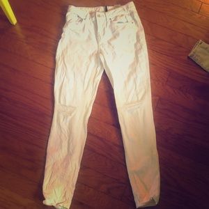 White distressed jeans